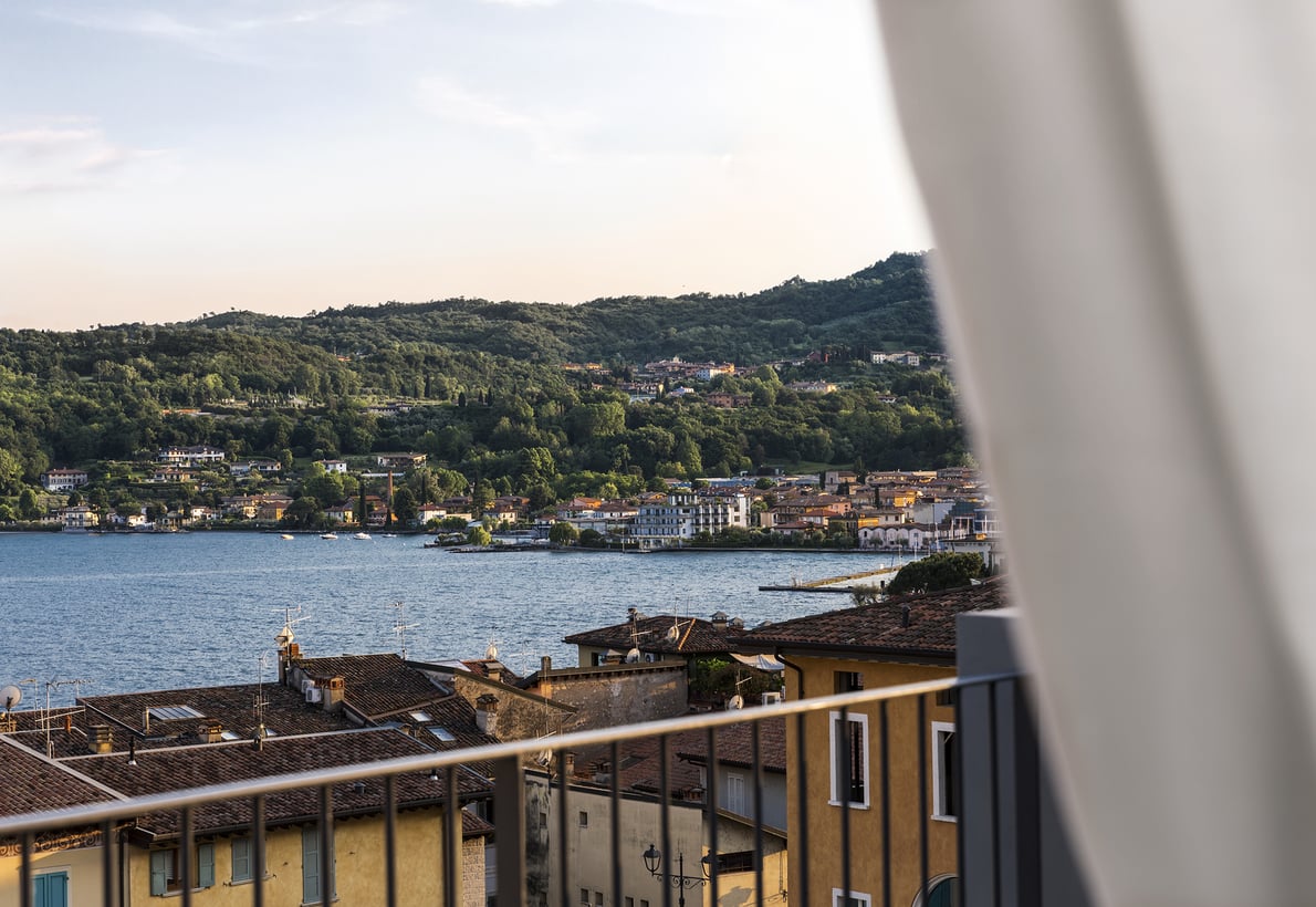 Historia y modernidad con vistas al lago