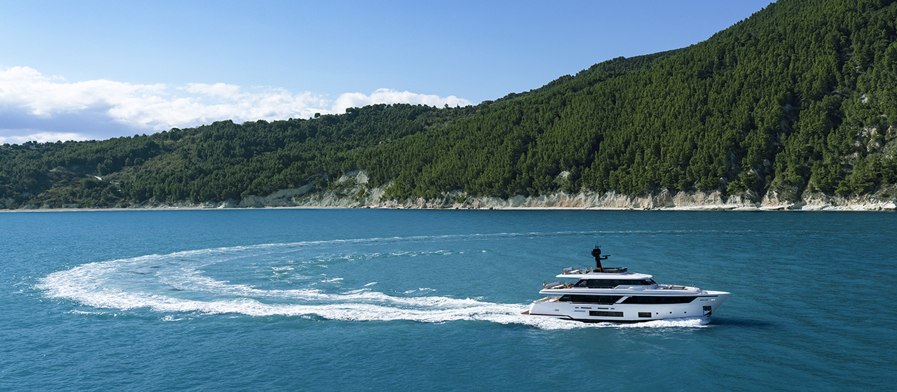 The K-lab kitchen, with a high degree of customisation, is the undisputed star of the Custom Line navetta 30.